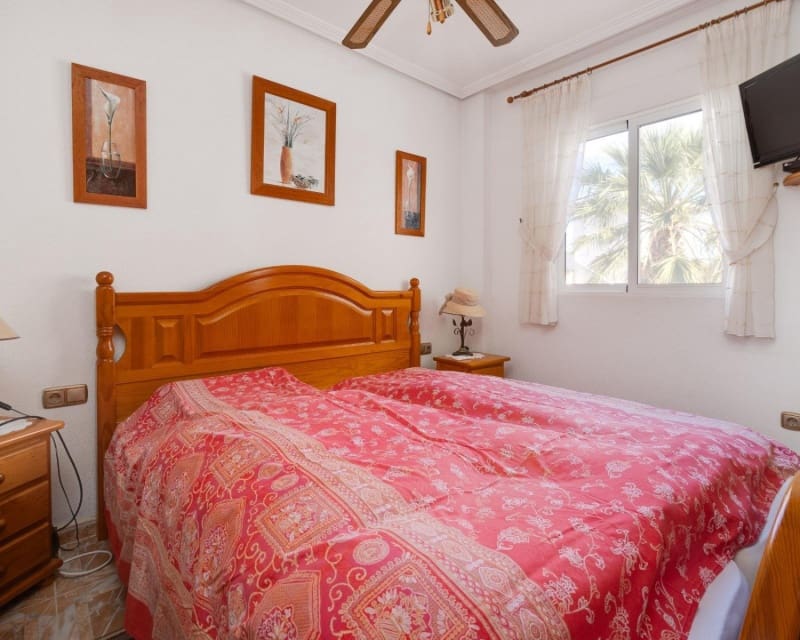 4 Zimmer Villa zu verkaufen in Playa Flamenca mit Pool - 305.000 € (Ref: 9552179)