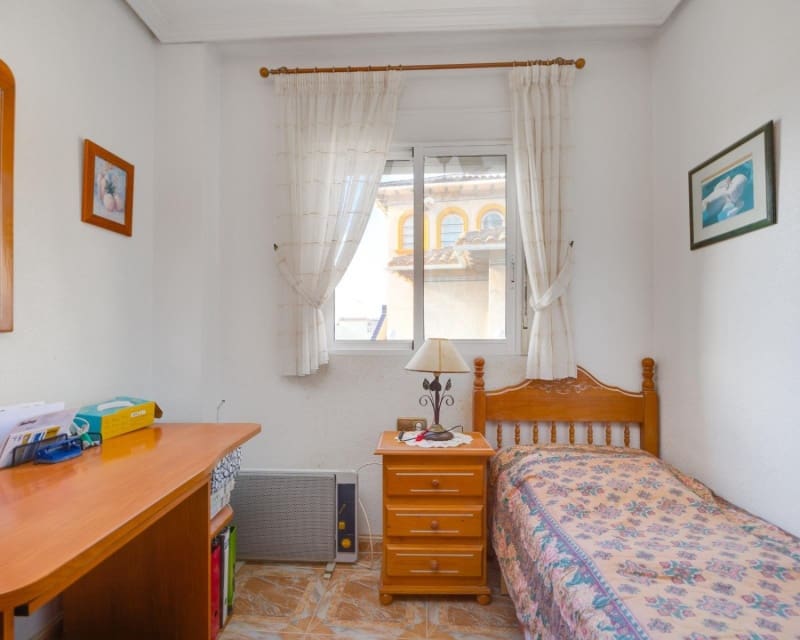 4 Zimmer Villa zu verkaufen in Playa Flamenca mit Pool - 305.000 € (Ref: 9552179)