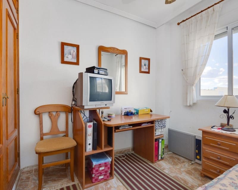 4 Zimmer Villa zu verkaufen in Playa Flamenca mit Pool - 305.000 € (Ref: 9552179)