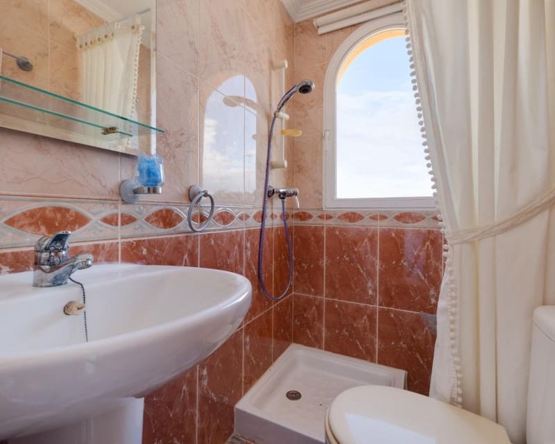 4 Zimmer Villa zu verkaufen in Playa Flamenca mit Pool - 305.000 € (Ref: 9552179)