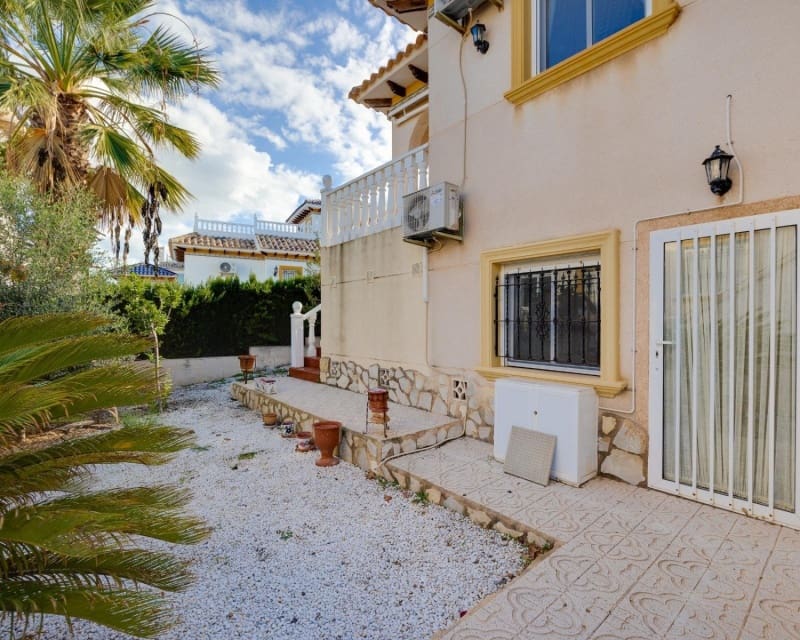 4 Zimmer Villa zu verkaufen in Playa Flamenca mit Pool - 305.000 € (Ref: 9552179)