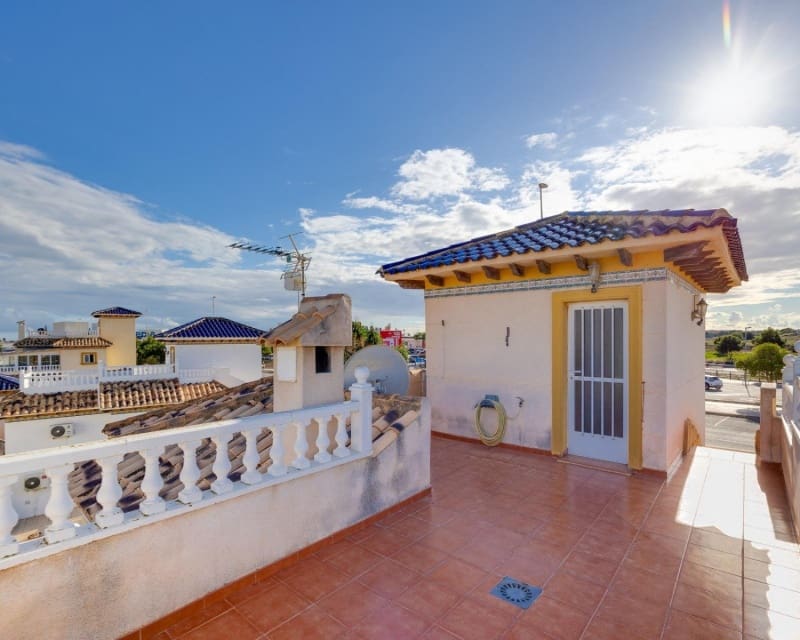 4 Zimmer Villa zu verkaufen in Playa Flamenca mit Pool - 305.000 € (Ref: 9552179)