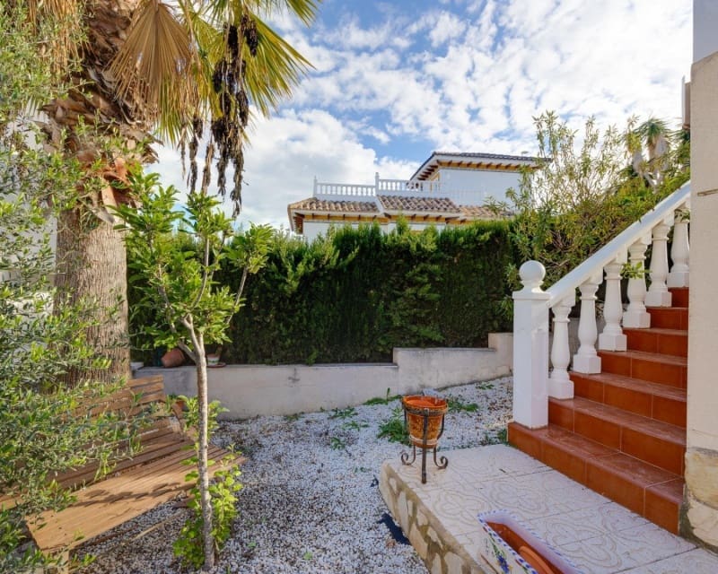 4 Zimmer Villa zu verkaufen in Playa Flamenca mit Pool - 305.000 € (Ref: 9552179)