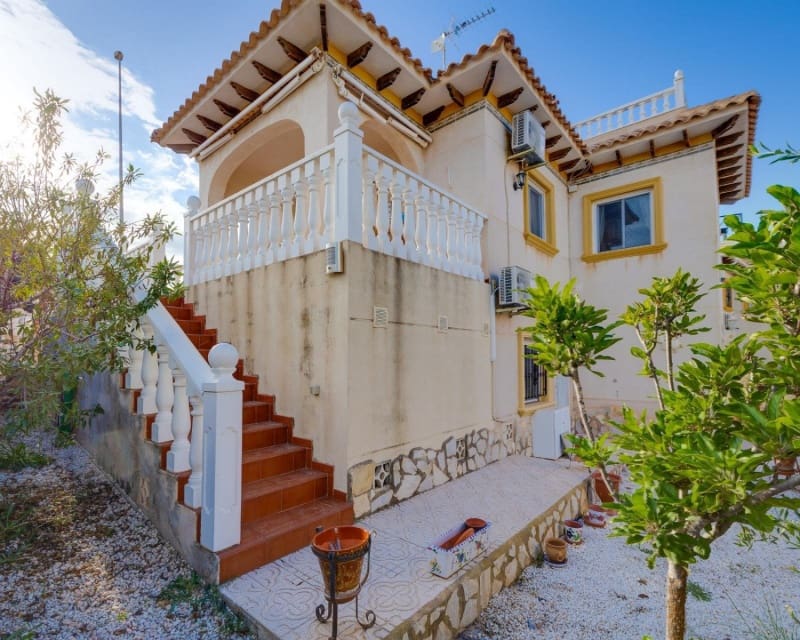 4 Zimmer Villa zu verkaufen in Playa Flamenca mit Pool - 305.000 € (Ref: 9552179)