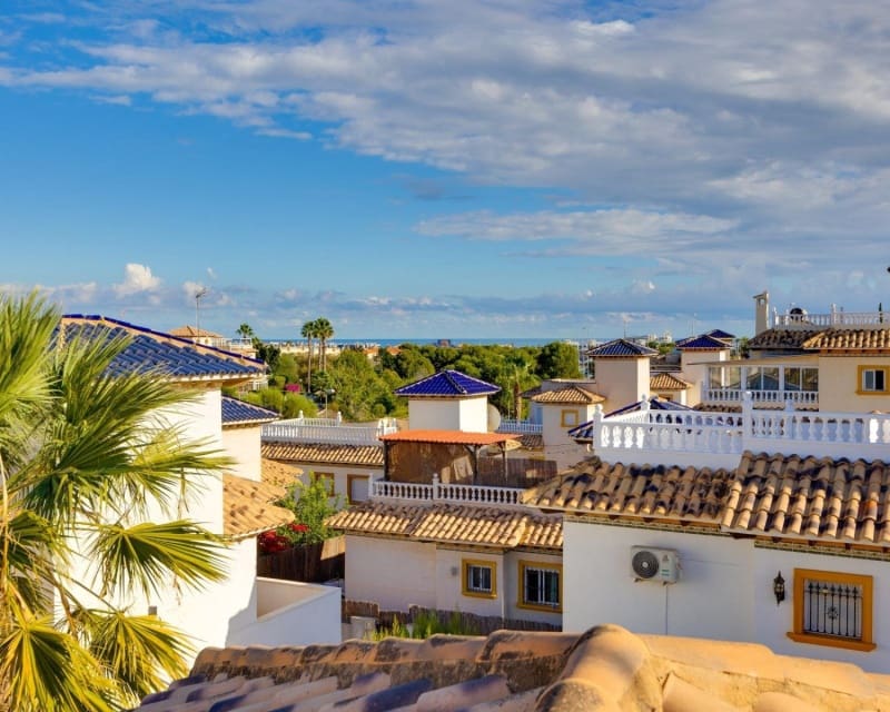 4 Zimmer Villa zu verkaufen in Playa Flamenca mit Pool - 305.000 € (Ref: 9552179)