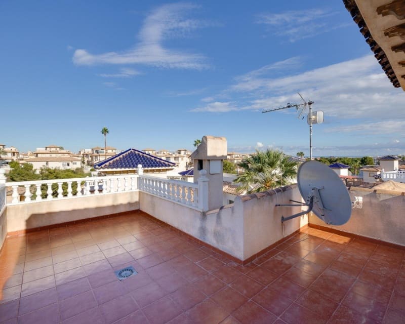 4 Zimmer Villa zu verkaufen in Playa Flamenca mit Pool - 305.000 € (Ref: 9552179)