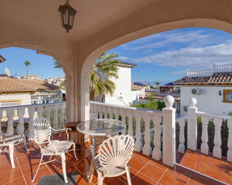 4 Zimmer Villa zu verkaufen in Playa Flamenca mit Pool - 305.000 € (Ref: 9552179)