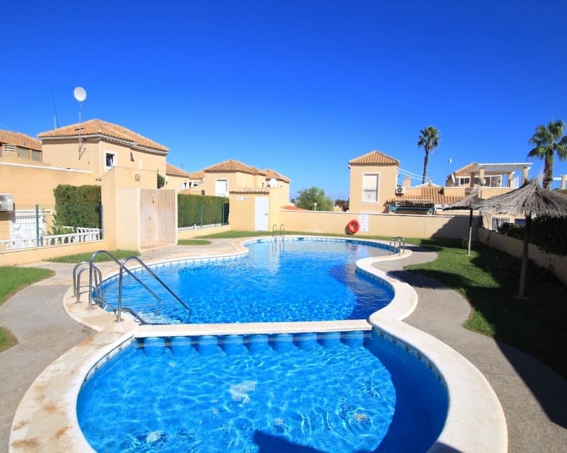 2 soveværelse Bungalow til salg i Los Balcones med swimmingpool - € 135.000 (Ref: 9552185)