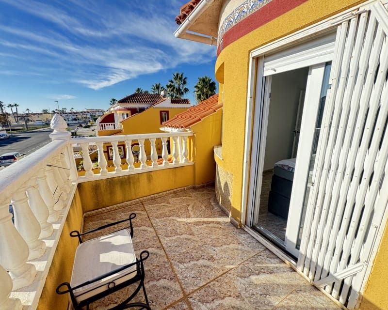 2 bedroom Townhouse for sale in Cabo Roig with pool - € 219,000 (Ref: 9552194)