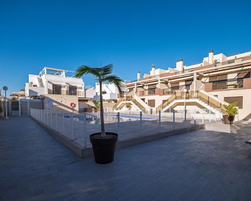 3 slaapkamer Appartement te koop in Cabo Roig met zwembad - € 249.900 (Ref: 9552197)