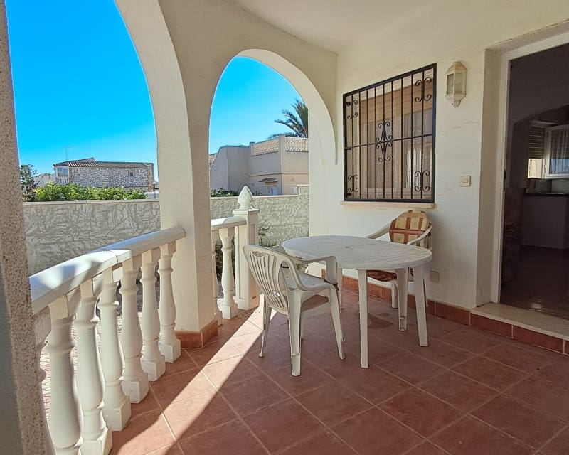 2 makuuhuone Huvila myytävänä paikassa La Florida - 219 000 € (Ref: 9552203)