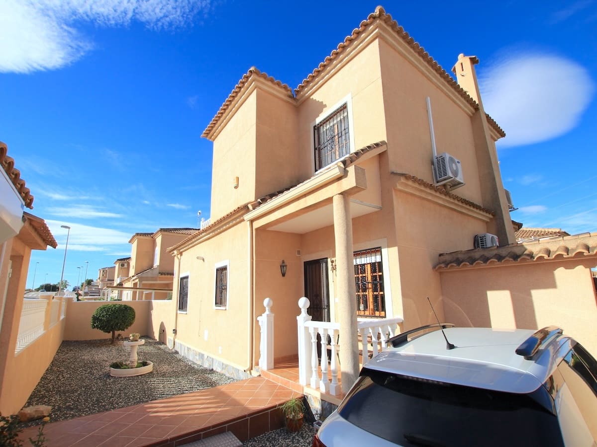 4 bedroom Villa for sale in Atalaya Park with pool - € 365,000 (Ref: 9552215)