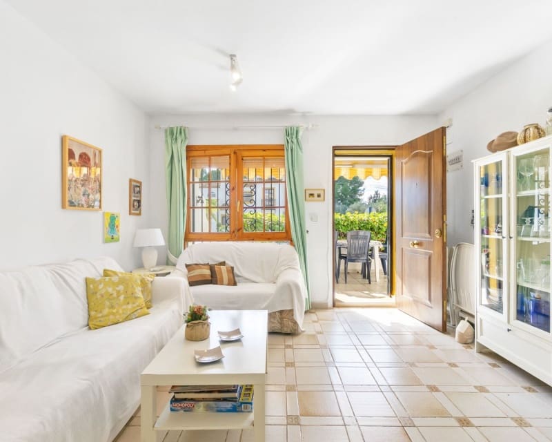 Apartamento de 3 habitaciones en Villamartin en venta con piscina - 199.000 € (Ref: 9552226)