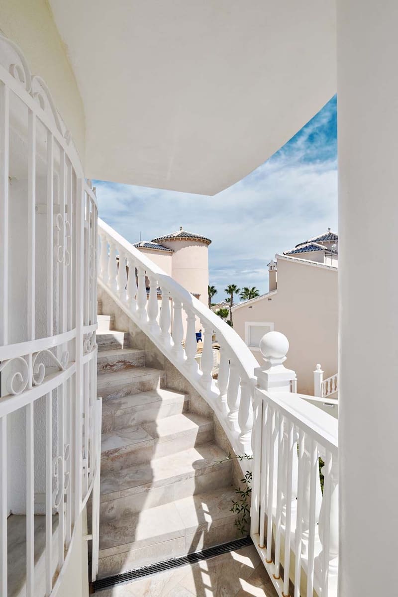 4 sovrum Villa till salu i Pinar de Campoverde med pool - 460 000 € (Ref: 9552231)