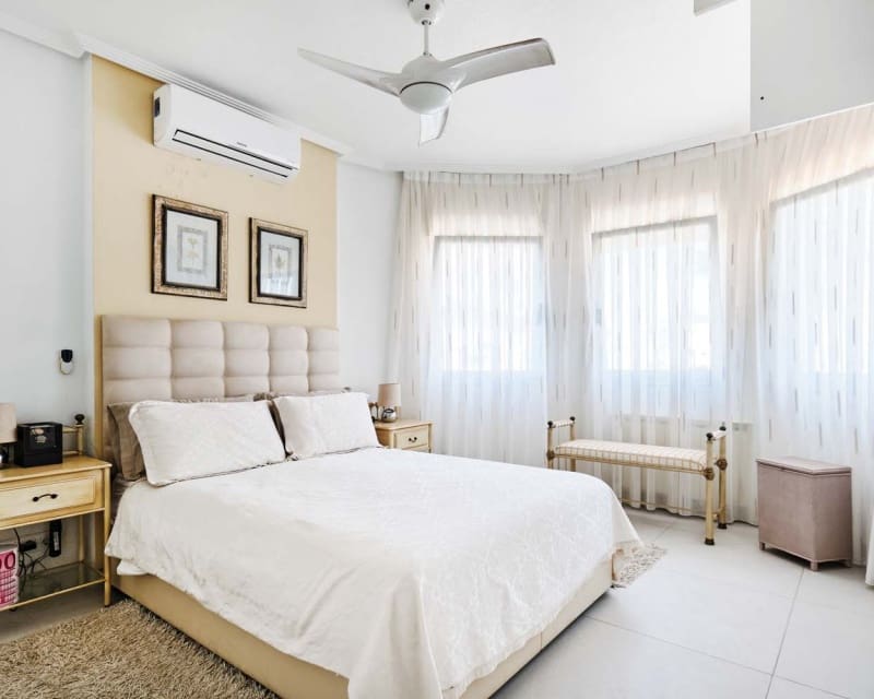 4 bedroom Villa for sale in Pinar de Campoverde with pool - € 460,000 (Ref: 9552231)