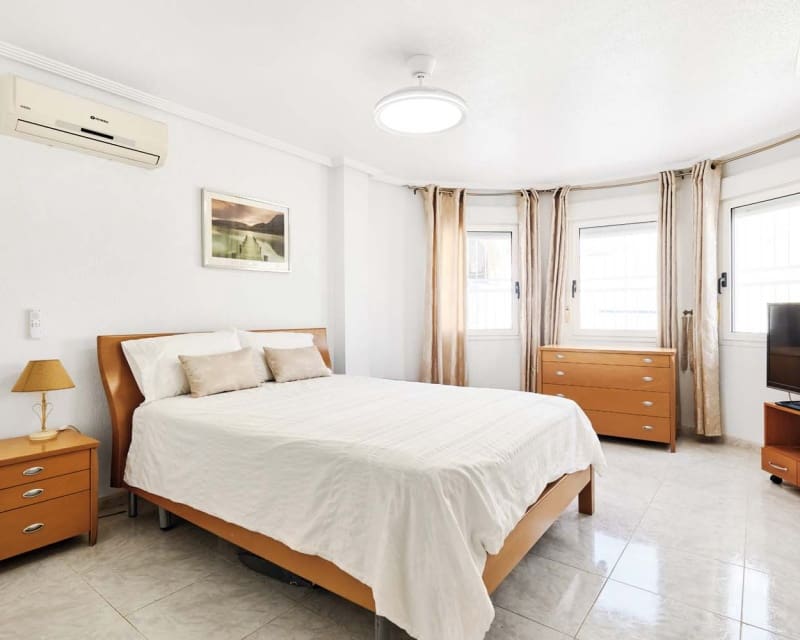 4 bedroom Villa for sale in Pinar de Campoverde with pool - € 460,000 (Ref: 9552231)