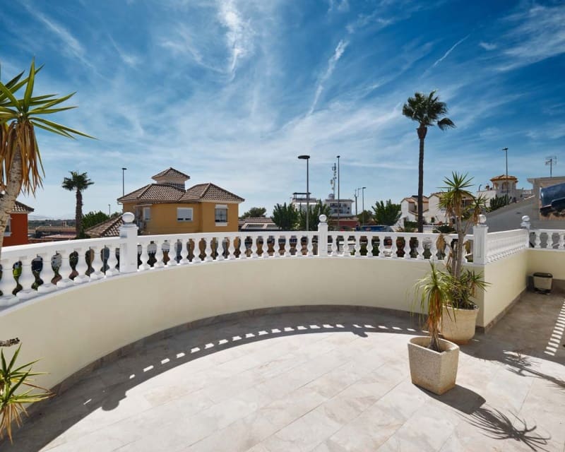 4 bedroom Villa for sale in Pinar de Campoverde with pool - € 460,000 (Ref: 9552231)