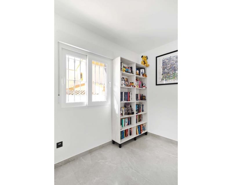 3 quarto Moradia para venda em Pinar de Campoverde com piscina - 375 000 € (Ref: 9552232)