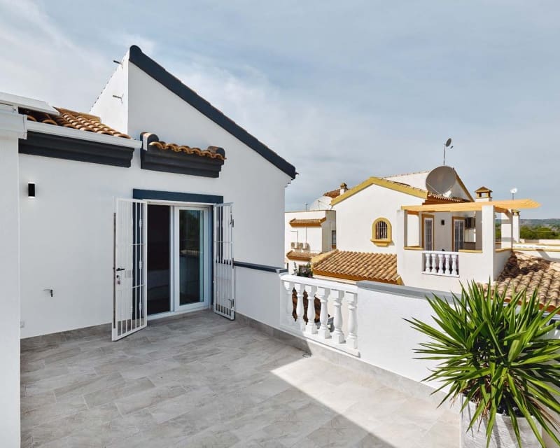 3 quarto Moradia para venda em Pinar de Campoverde com piscina - 375 000 € (Ref: 9552232)