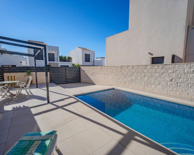 3 quarto Casa em Banda para venda em Dona Pepa com piscina - 405 000 € (Ref: 9552234)