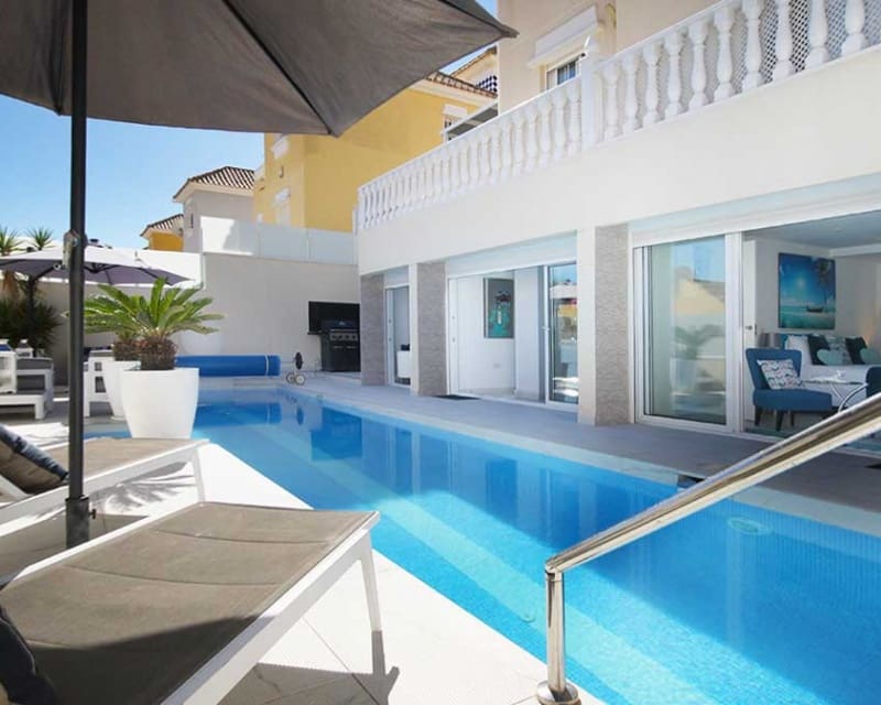 3 quarto Moradia para venda em Villamartin com piscina - 489 900 € (Ref: 9552246)