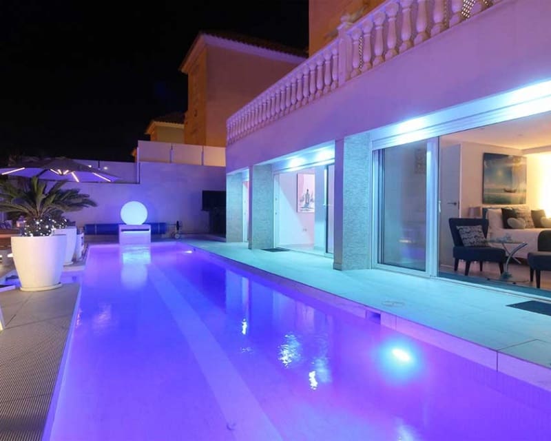 3 quarto Moradia para venda em Villamartin com piscina - 489 900 € (Ref: 9552246)