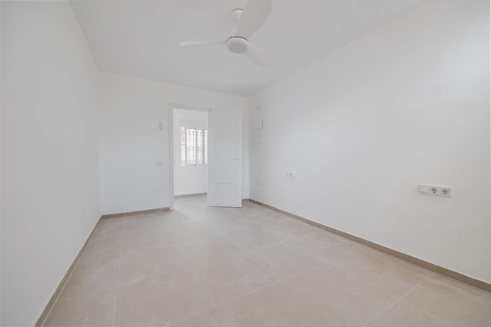 4 makuuhuone Huvila myytävänä paikassa La Zenia mukana uima-altaan - 329 000 € (Ref: 9552248)