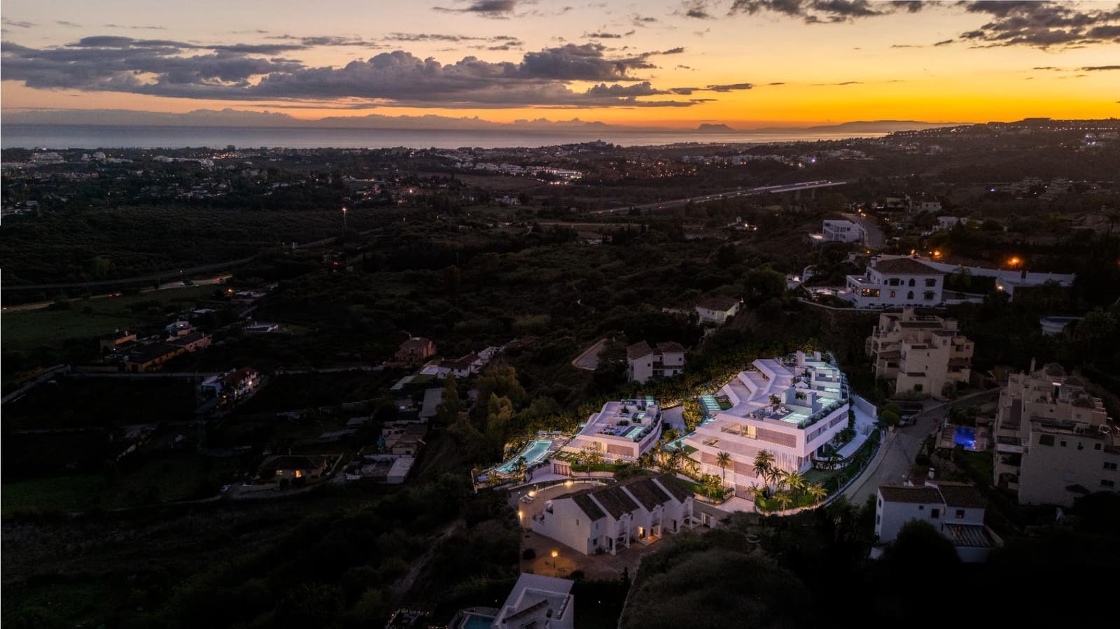 2 soveværelse Lejlighed til salg i Benahavis med swimmingpool - € 1.045.000 (Ref: 9555486)