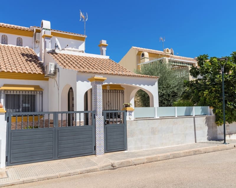 3 quarto Casa em Banda para venda em La Zenia com piscina - 312 000 € (Ref: 9563904)