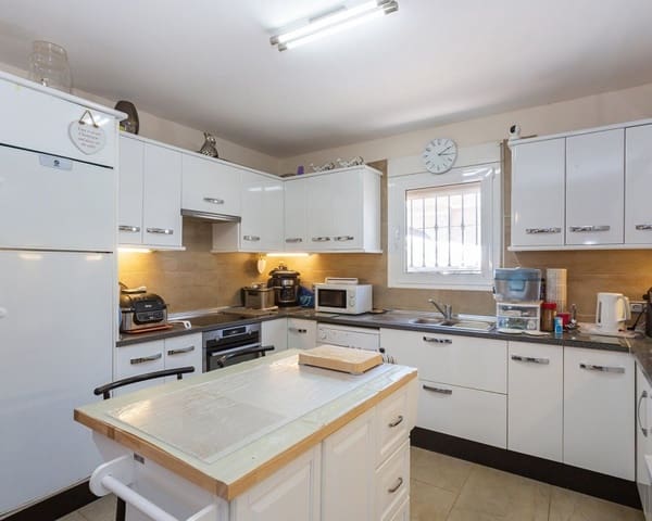 6 Zimmer Villa zu verkaufen in Los Balcones mit Pool - 610.000 € (Ref: 9563906)