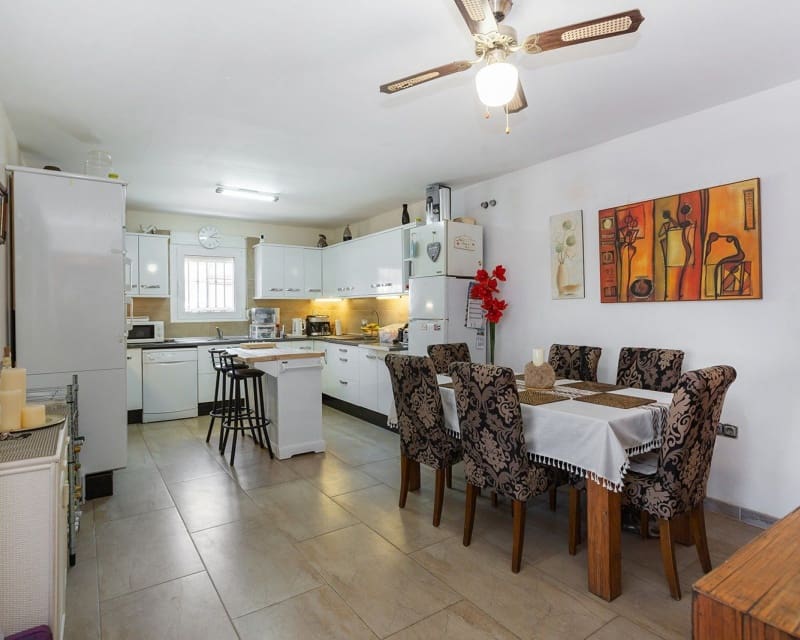 6 Zimmer Villa zu verkaufen in Los Balcones mit Pool - 610.000 € (Ref: 9563906)