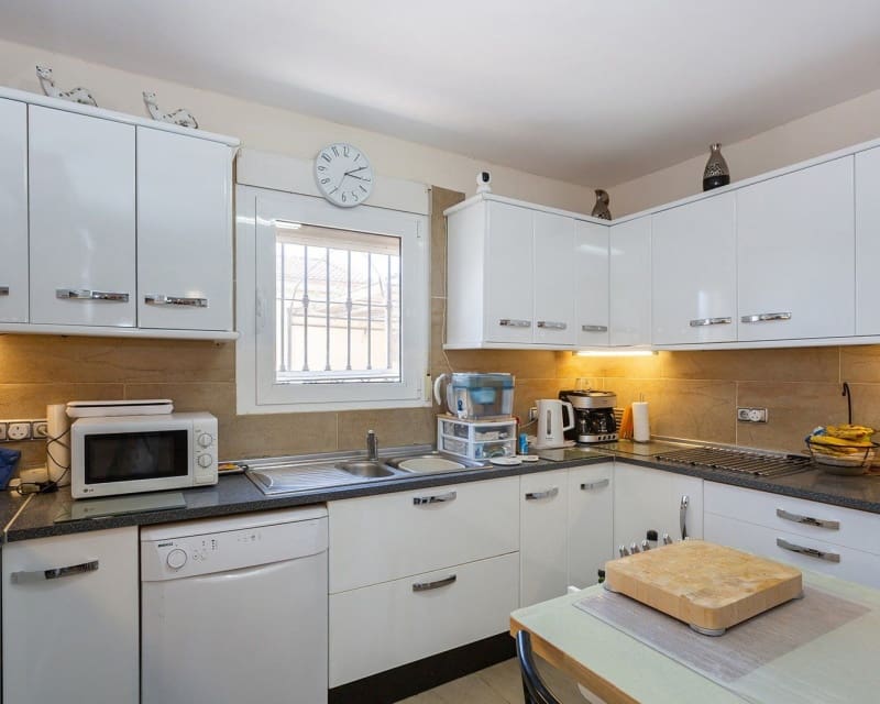 6 Zimmer Villa zu verkaufen in Los Balcones mit Pool - 610.000 € (Ref: 9563906)