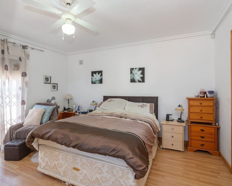 6 Zimmer Villa zu verkaufen in Los Balcones mit Pool - 610.000 € (Ref: 9563906)