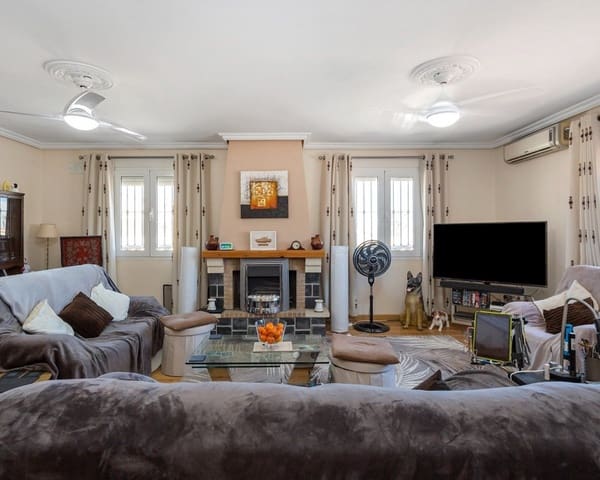 6 Zimmer Villa zu verkaufen in Los Balcones mit Pool - 610.000 € (Ref: 9563906)