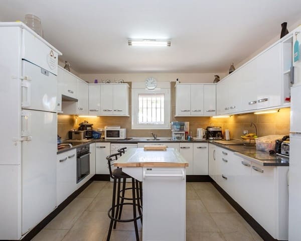 6 Zimmer Villa zu verkaufen in Los Balcones mit Pool - 610.000 € (Ref: 9563906)