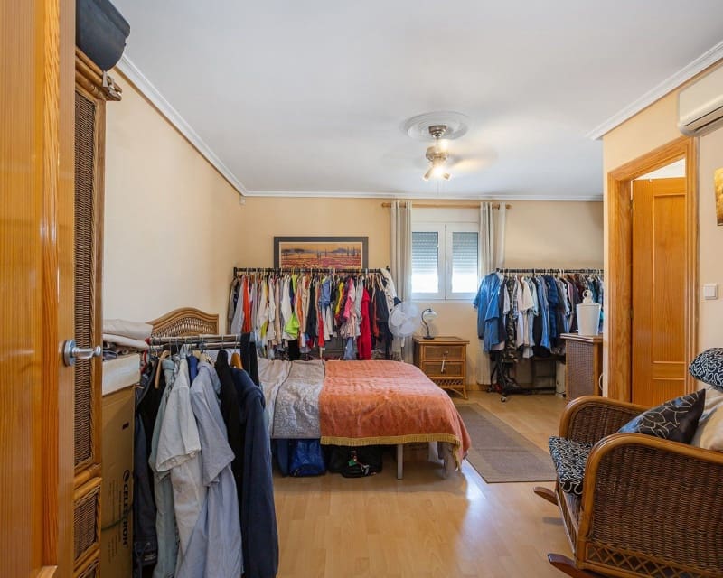 6 Zimmer Villa zu verkaufen in Los Balcones mit Pool - 610.000 € (Ref: 9563906)