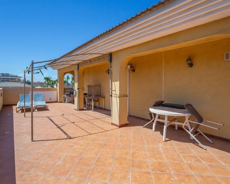 6 Zimmer Villa zu verkaufen in Los Balcones mit Pool - 610.000 € (Ref: 9563906)