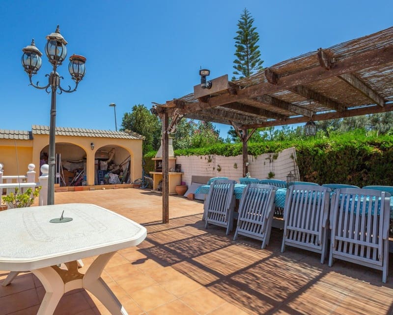 6 Zimmer Villa zu verkaufen in Los Balcones mit Pool - 610.000 € (Ref: 9563906)