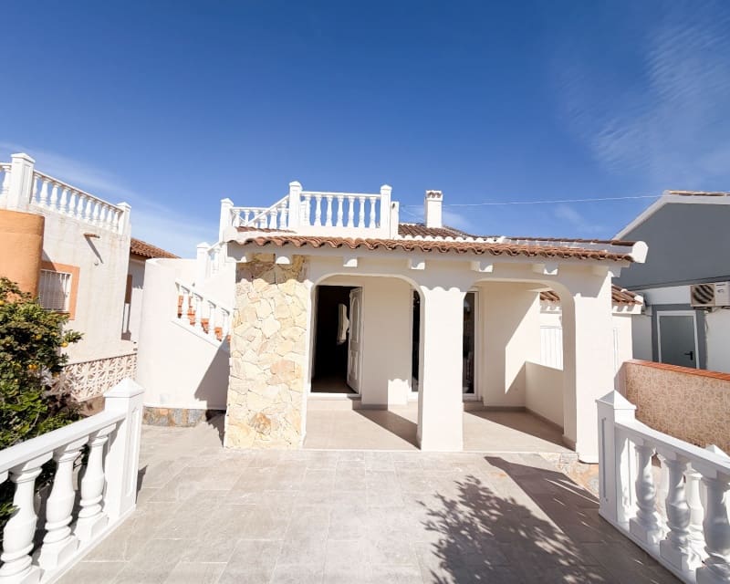 Chalet de 2 habitaciones en Playa Flamenca en venta con piscina - 379.000 € (Ref: 9563908)