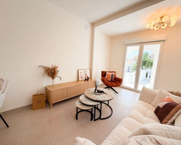 Chalet de 2 habitaciones en Playa Flamenca, Orihuela en venta con piscina - 379.000 € (Ref: 9563908)