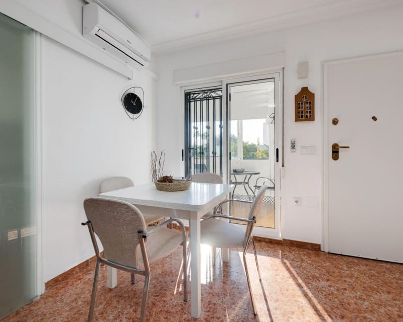 Apartamento de 2 habitaciones en Los Altos en venta con piscina - 174.969 € (Ref: 9563909)