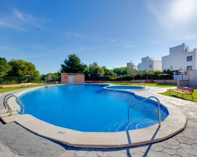 Apartamento de 2 habitaciones en Los Altos en venta con piscina - 174.969 € (Ref: 9563909)