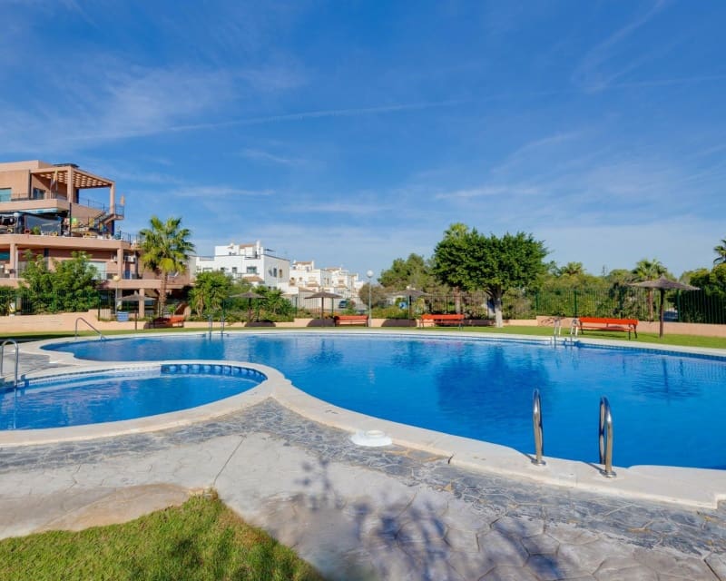 Apartamento de 2 habitaciones en Los Altos en venta con piscina - 174.969 € (Ref: 9563909)