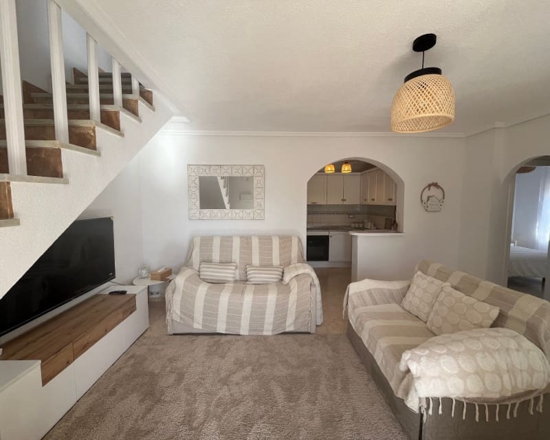 3 makuuhuone Huvila myytävänä paikassa La Florida mukana uima-altaan - 239 999 € (Ref: 9563915)