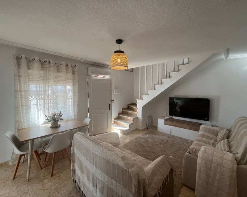 3 makuuhuone Huvila myytävänä paikassa La Florida mukana uima-altaan - 239 999 € (Ref: 9563915)