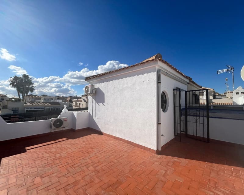 3 makuuhuone Huvila myytävänä paikassa La Florida mukana uima-altaan - 239 999 € (Ref: 9563915)