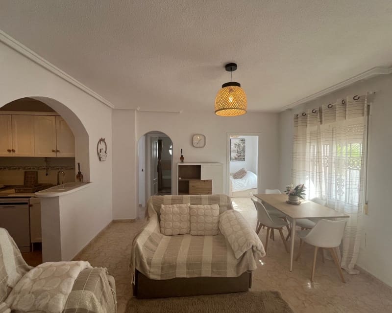 3 makuuhuone Huvila myytävänä paikassa La Florida mukana uima-altaan - 239 999 € (Ref: 9563915)