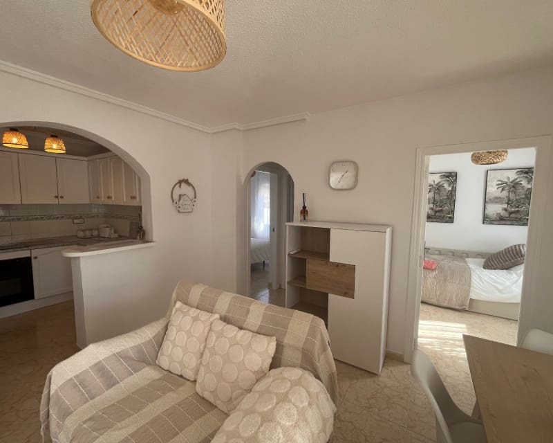 3 makuuhuone Huvila myytävänä paikassa La Florida mukana uima-altaan - 239 999 € (Ref: 9563915)