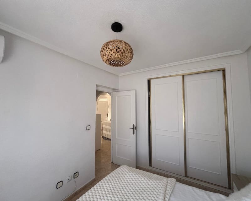 3 makuuhuone Huvila myytävänä paikassa La Florida mukana uima-altaan - 239 999 € (Ref: 9563915)