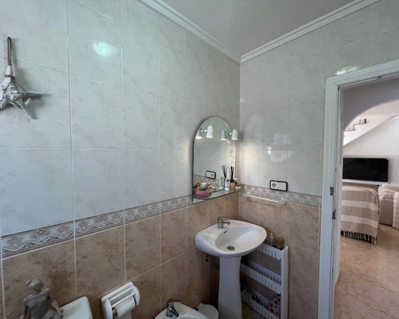 3 makuuhuone Huvila myytävänä paikassa La Florida mukana uima-altaan - 239 999 € (Ref: 9563915)